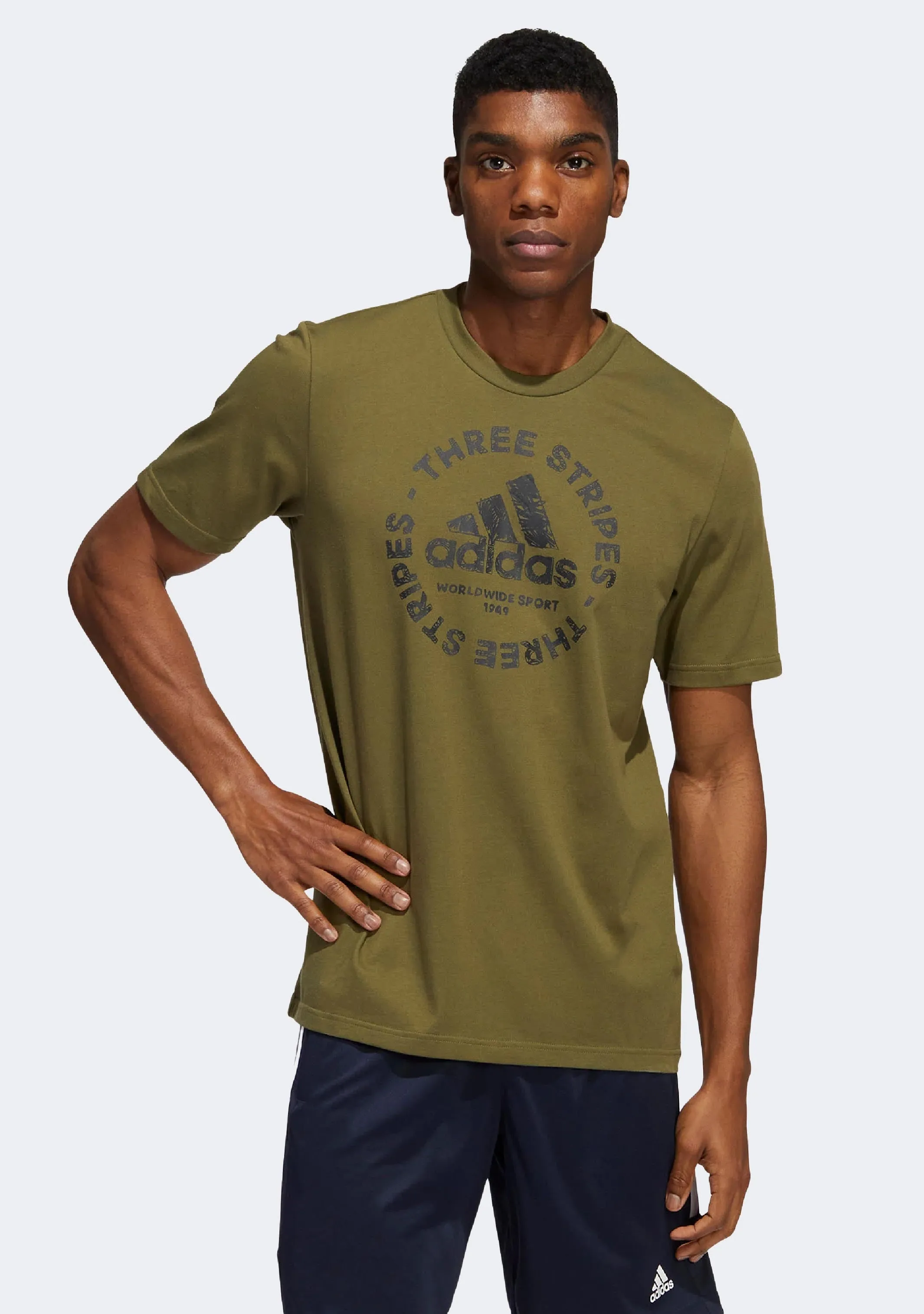 T-shirt graphique Adidas Hommes avec emblème Sketch