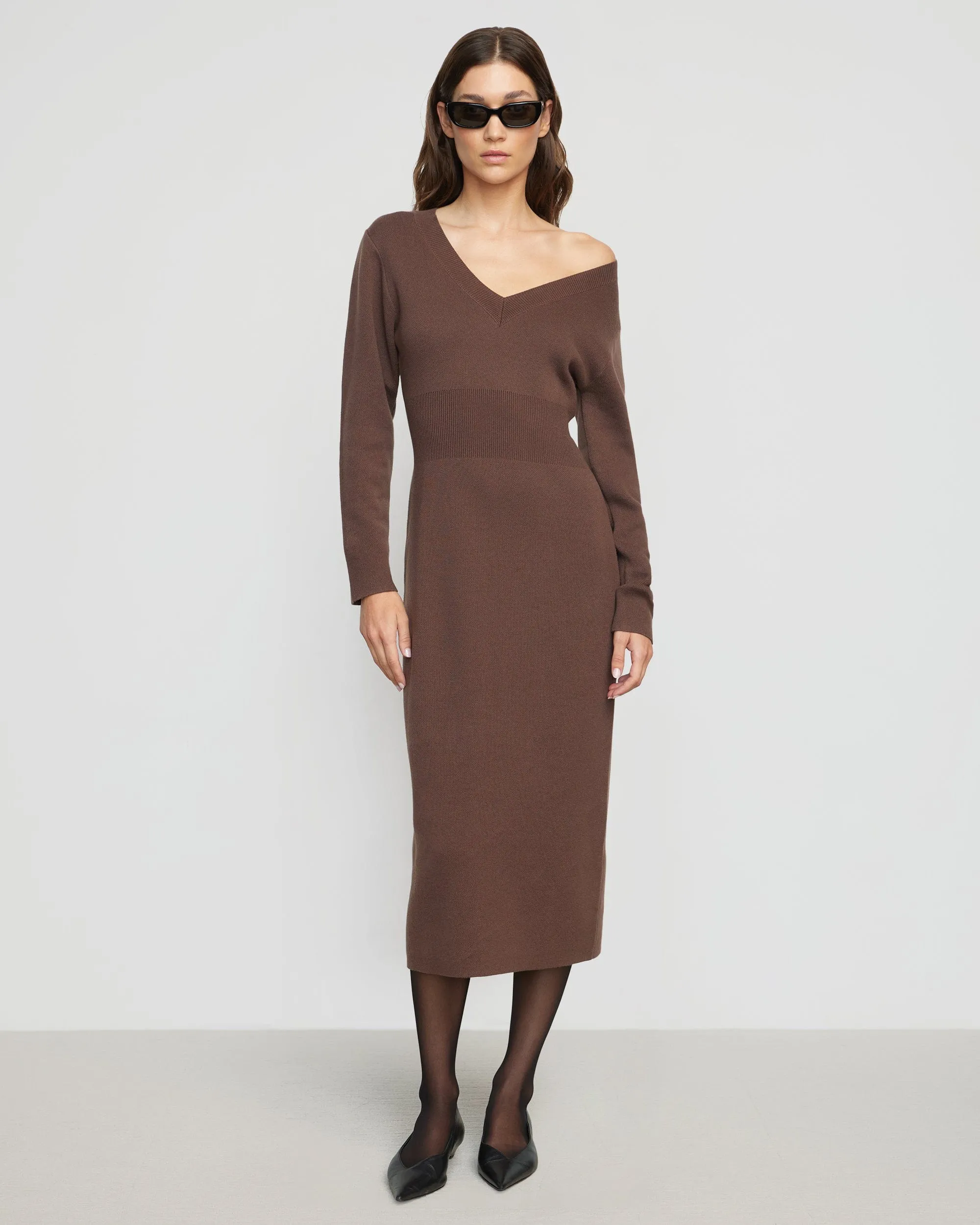 Robe pull Bora à col V et épaules dénudées