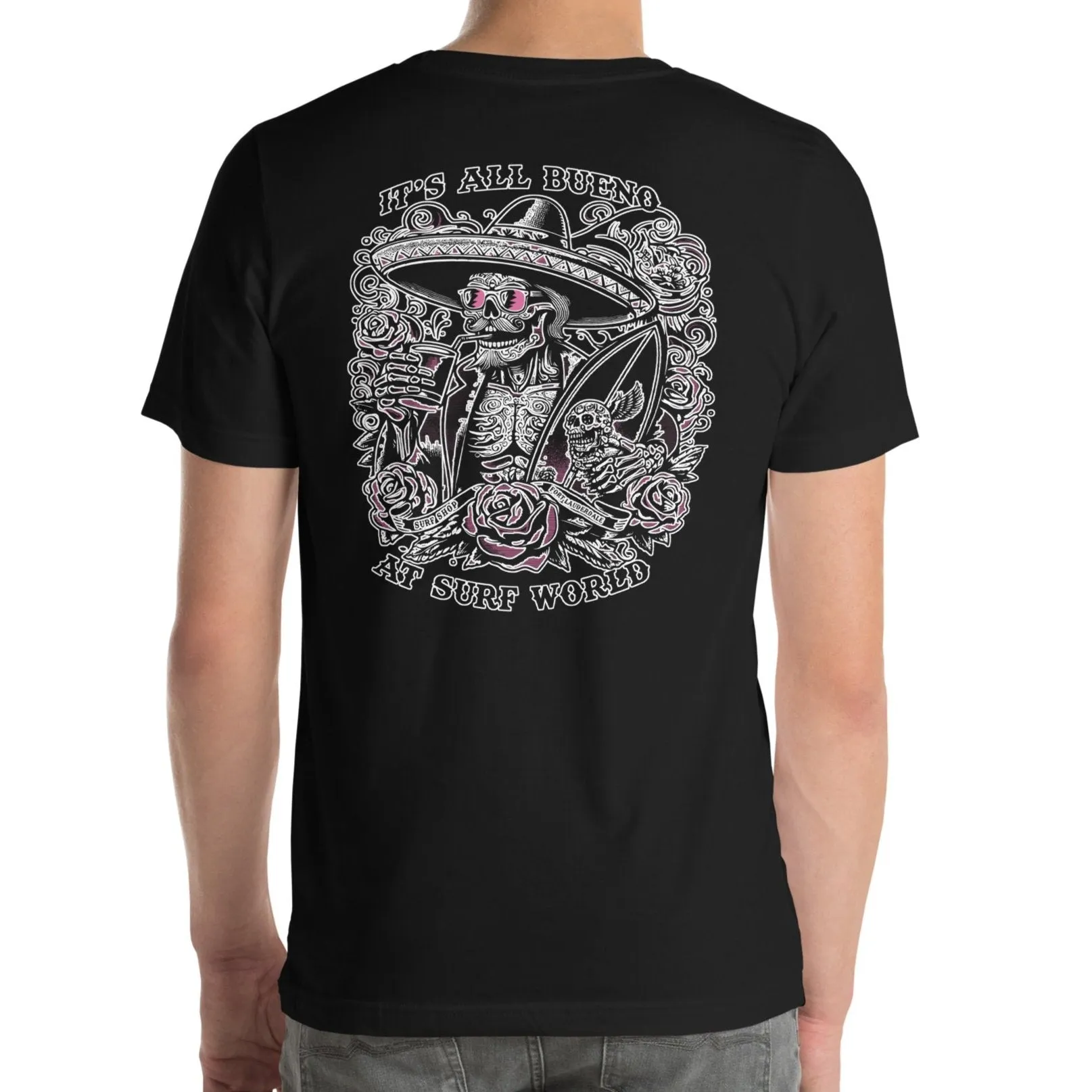 Tout est Bueno avec le T-shirt Surf World sur fonds foncés