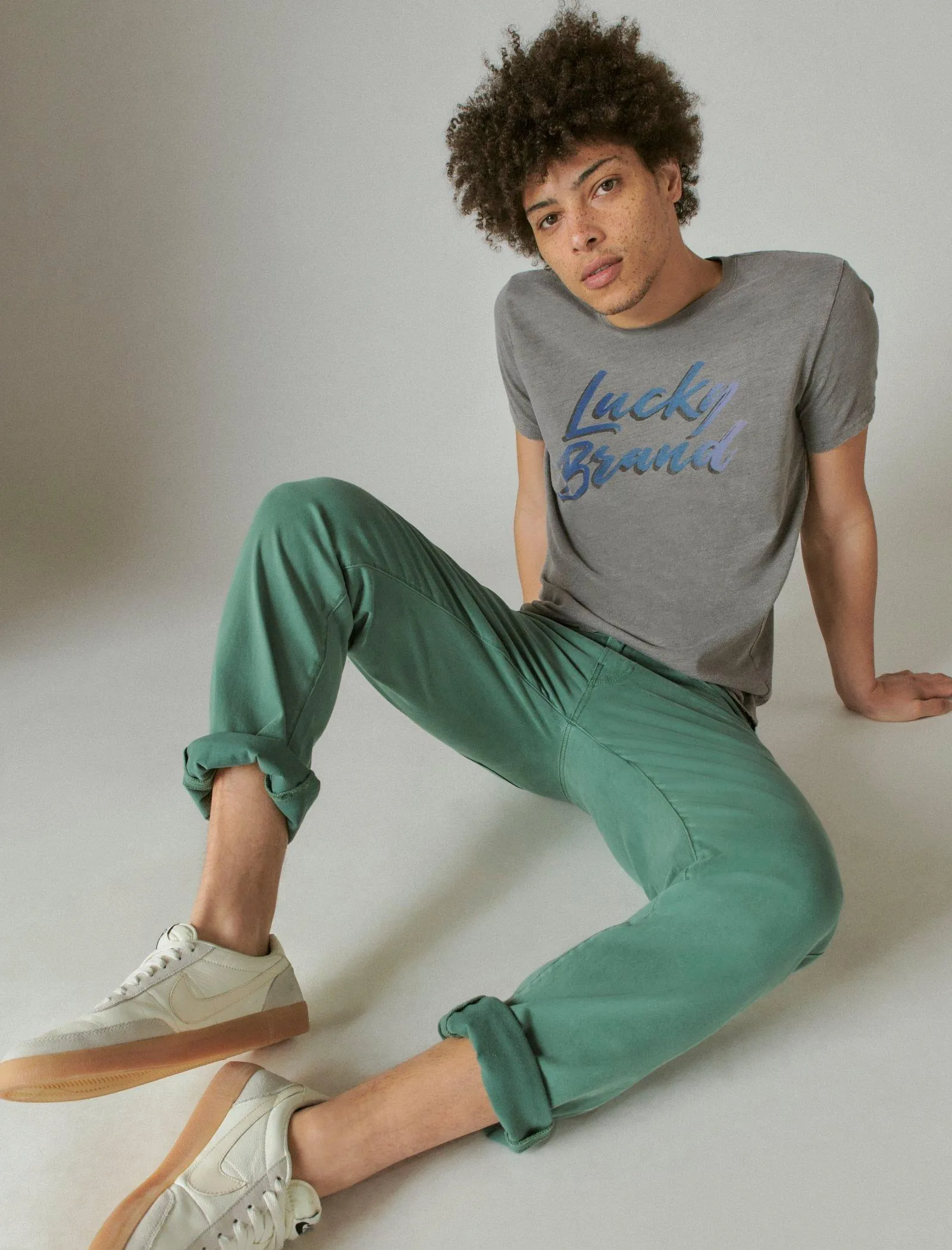 Lucky Brand T-shirt graphique avec logo Lucky Brush Gris Lucky Brand