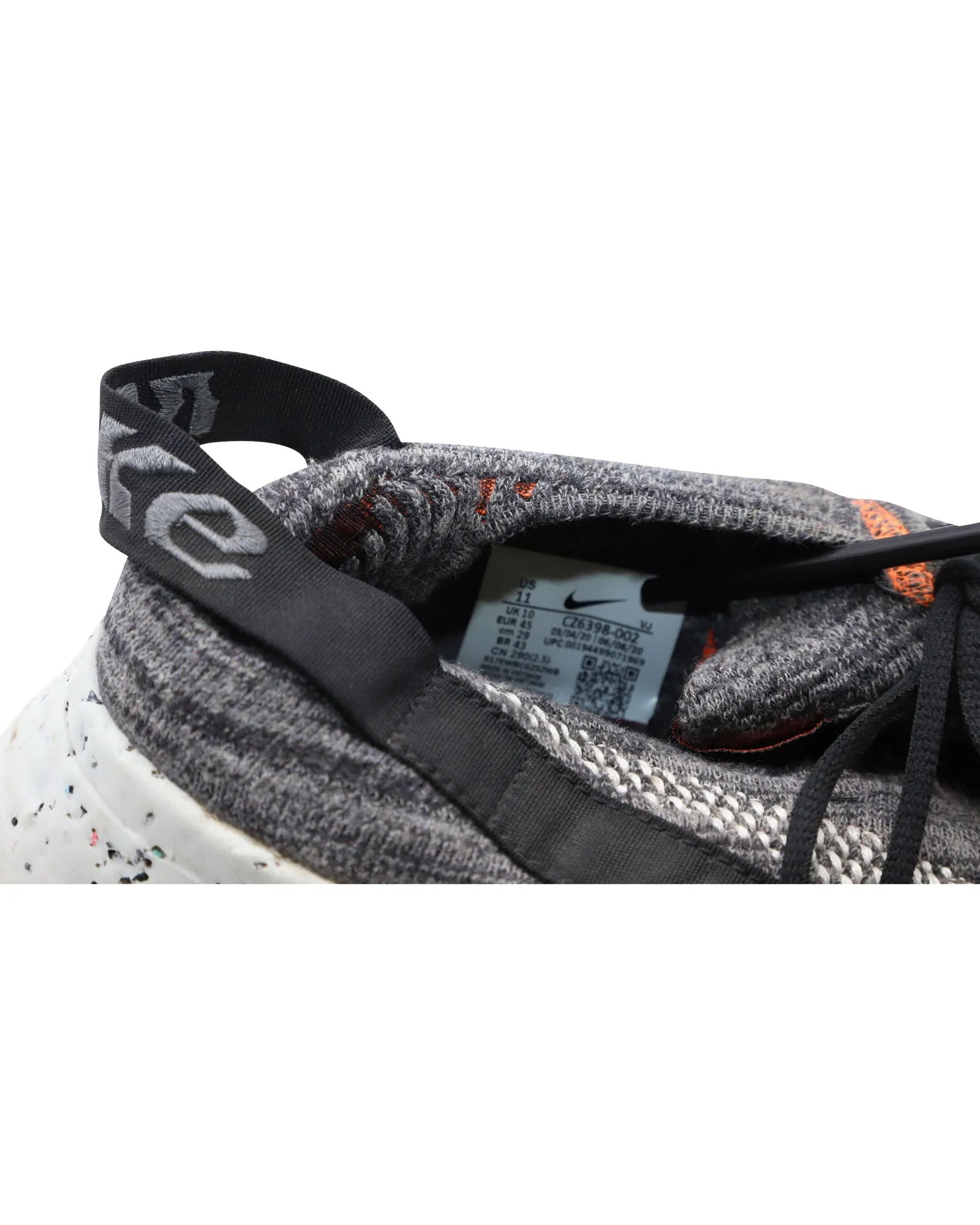 Nike Space Hippie IV en Flyknit gris fer