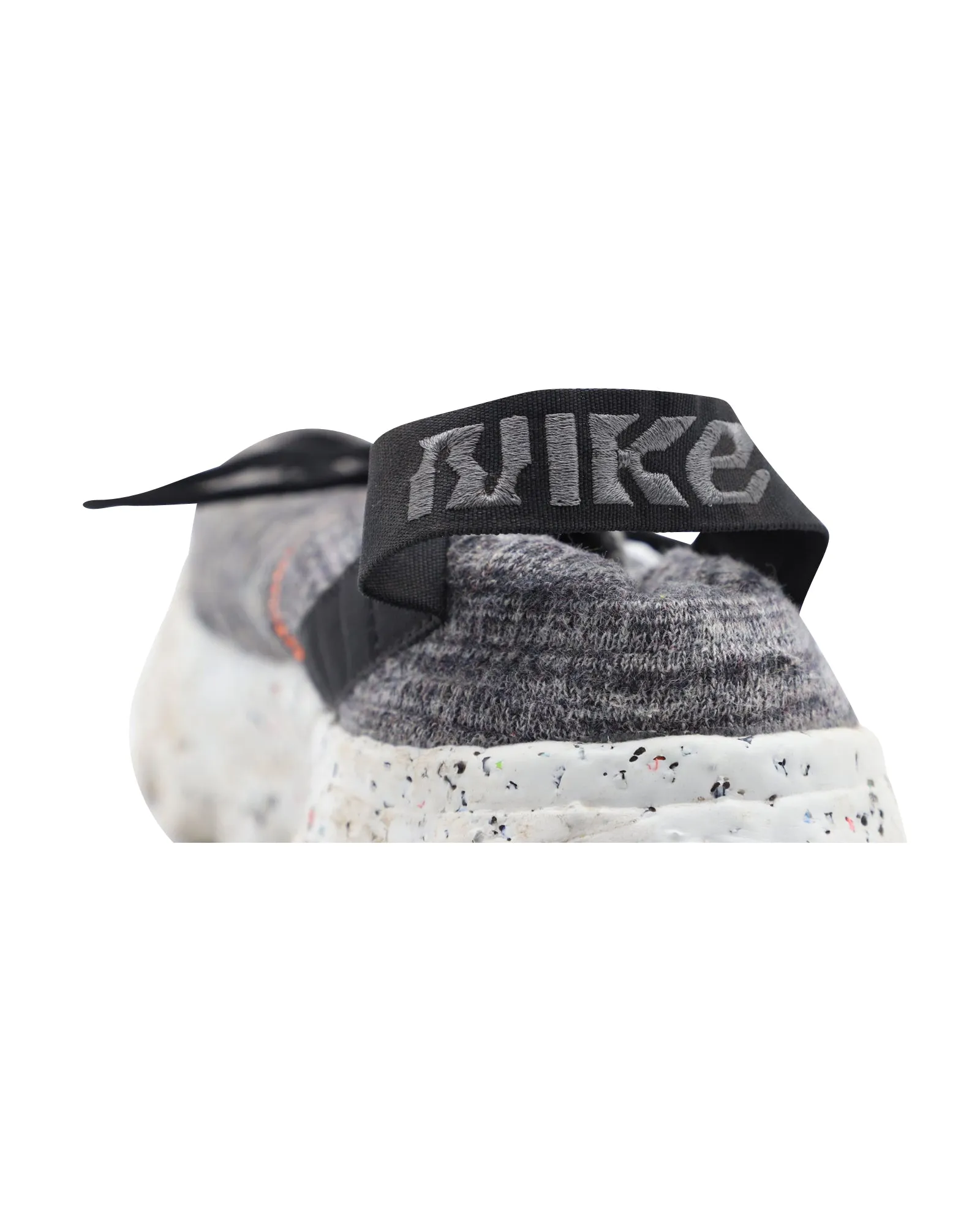 Nike Space Hippie IV en Flyknit gris fer