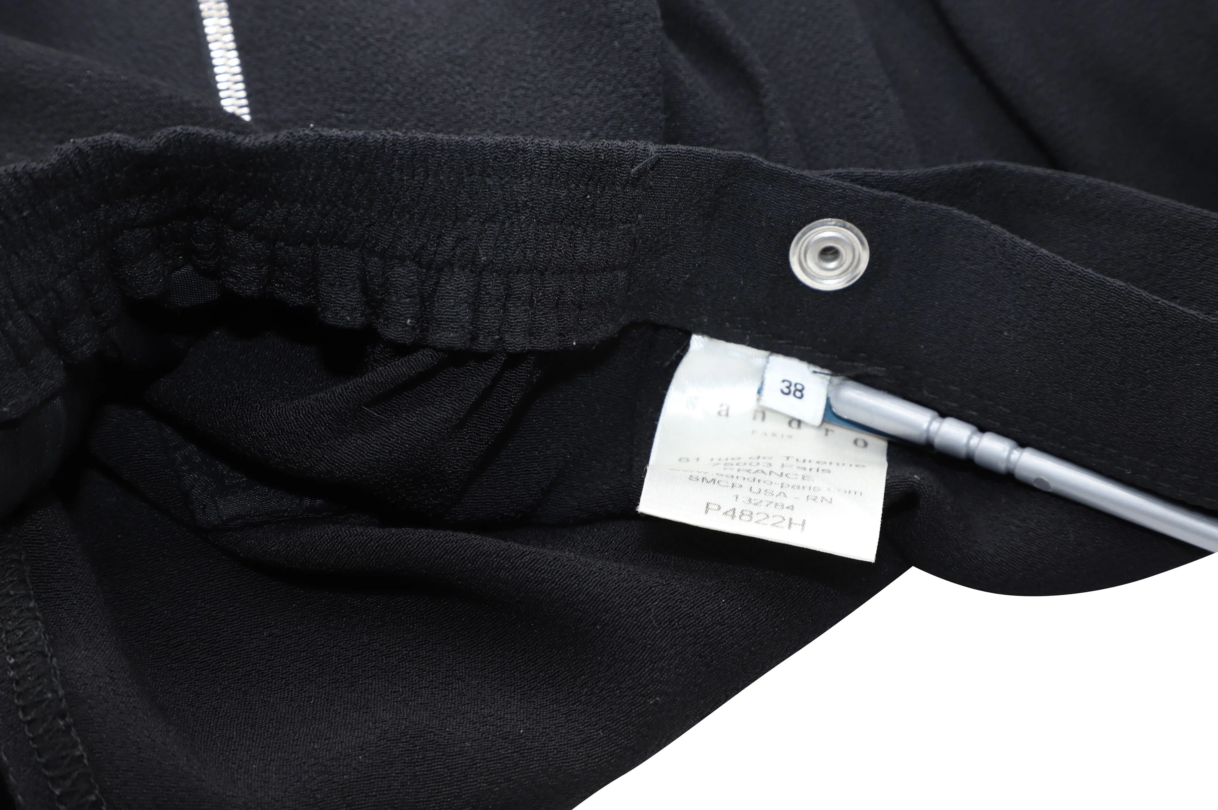 Pantalon droit Sandro Paris avec poche à zip en viscose noire