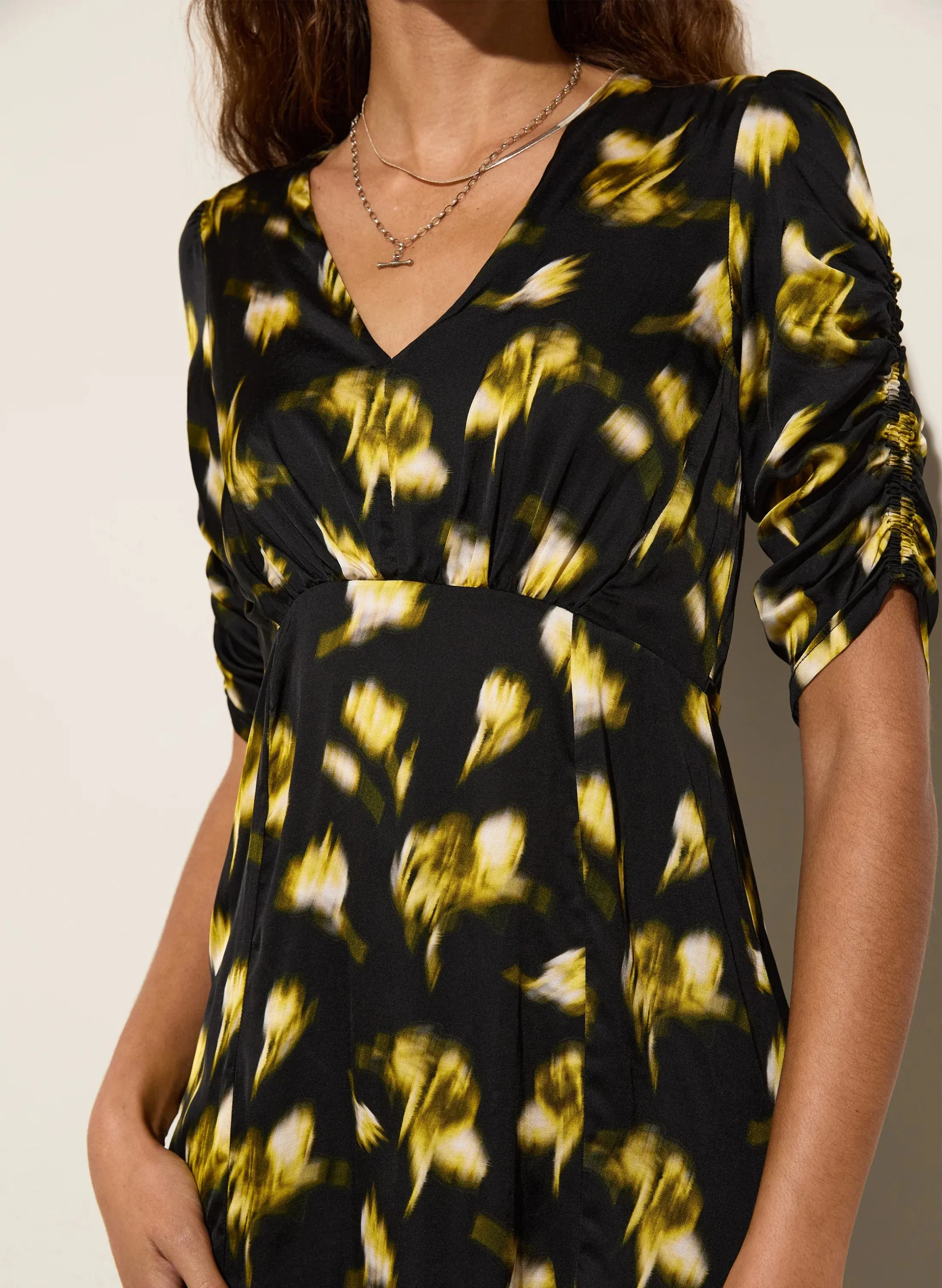 Robe recyclée Winnie LENZING™ ECOVERO™ | Fleurs floues noires