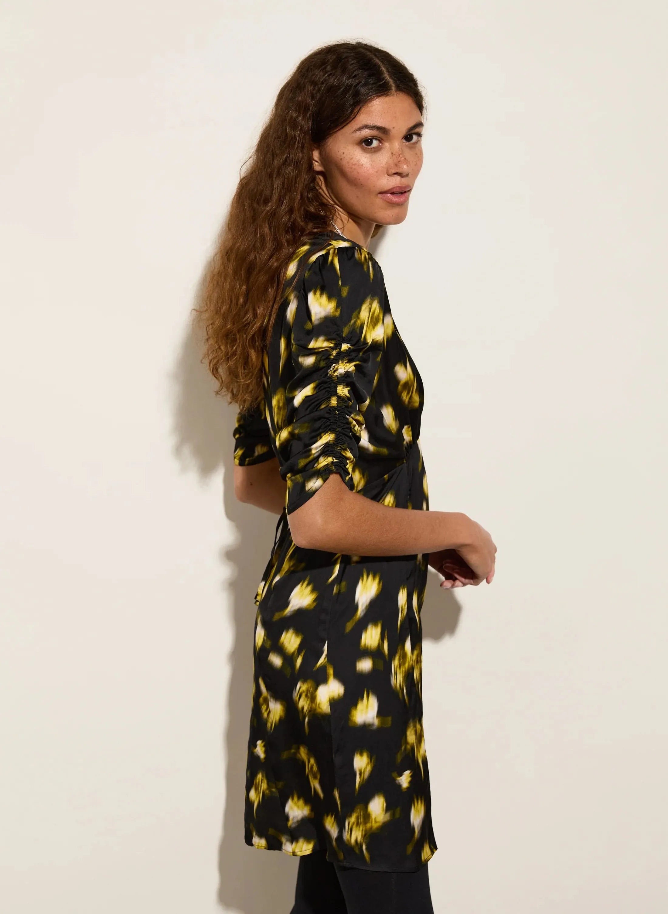 Robe recyclée Winnie LENZING™ ECOVERO™ | Fleurs floues noires
